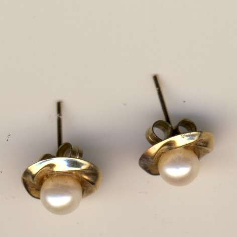 Pair of 9ct gold earrings with genuine pearls