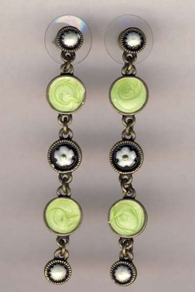Set of earrings with flowers and green links