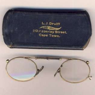 LJ Druiff OPTICIAN pair of glasses - fits on nose bridge - case damaged not sure if it is gold