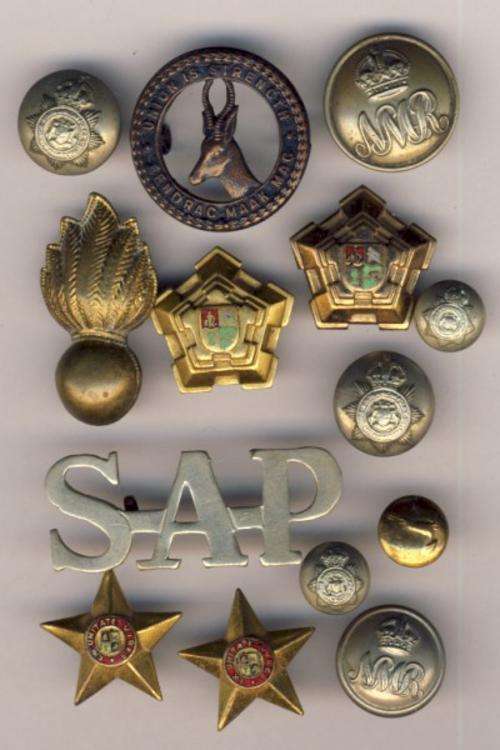 Lot of 14 Military items - rank badges - buttons etc