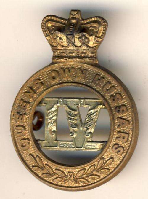 Great Britain - Queen's own Hussars 4th, Cap badge - Q.V.C. Bi - metal lugs