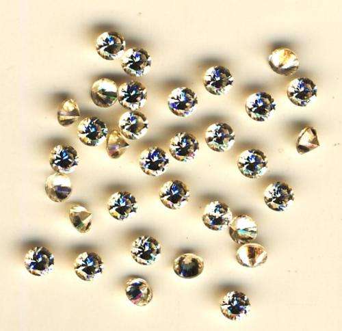 Lot of 32 Simulated diamonds - You bid per item to take all