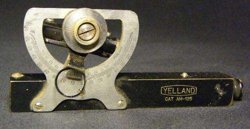 Leveling tool made by Yelland - Vintage in leather case - as per scan