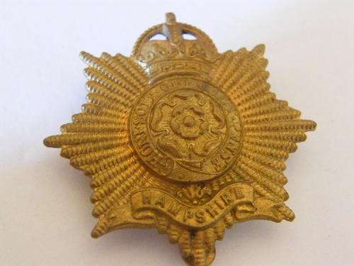 Great Britain Hampshire Regiment cap badge - Voided Crown with Slide @ CRAZY R1 start