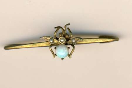 Antique brooch with lovely Opal & small pearl