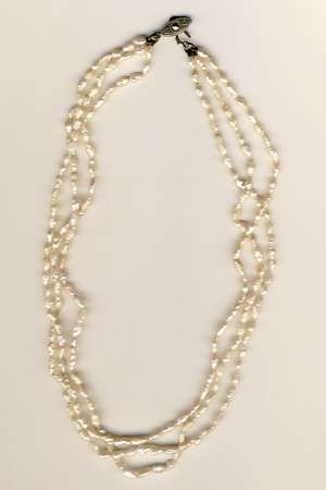 String of freshwater pearls (3 rows)
