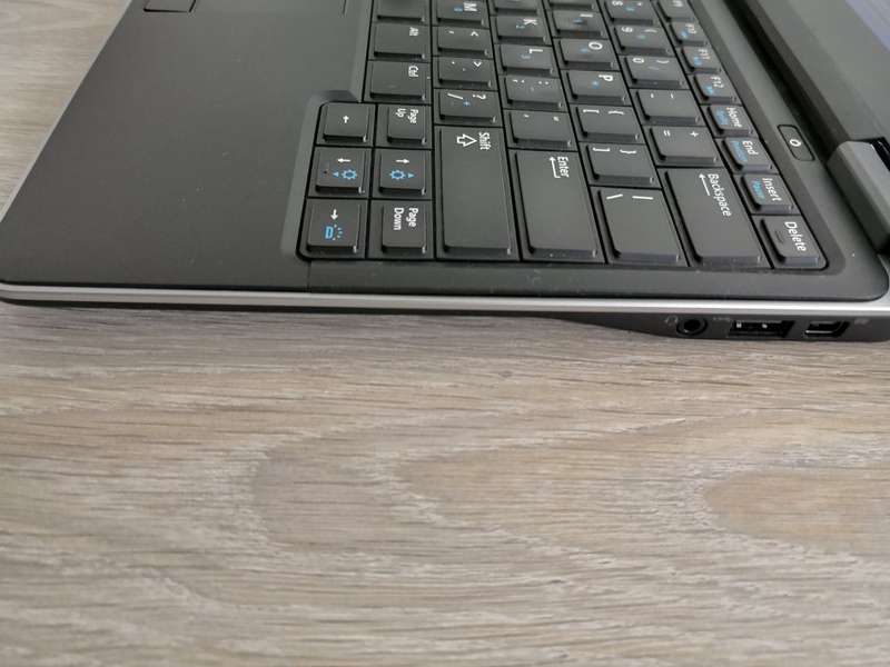 DELL LATITUTDE E7240 4TH GEN CORE i5-4300U 8GB RAM 128GB mSATA 12.5" SCREEN
