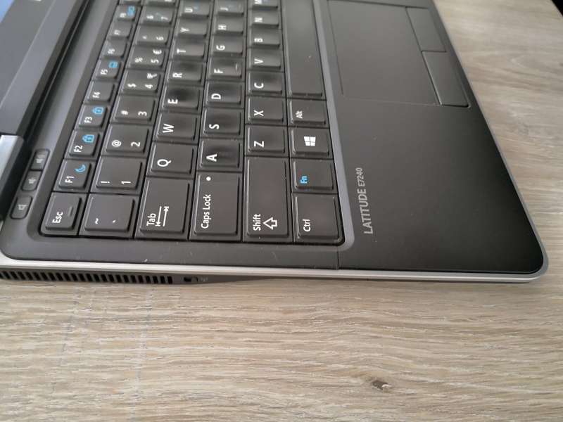 DELL LATITUTDE E7240 4TH GEN CORE i5-4300U 8GB RAM 128GB mSATA 12.5" SCREEN