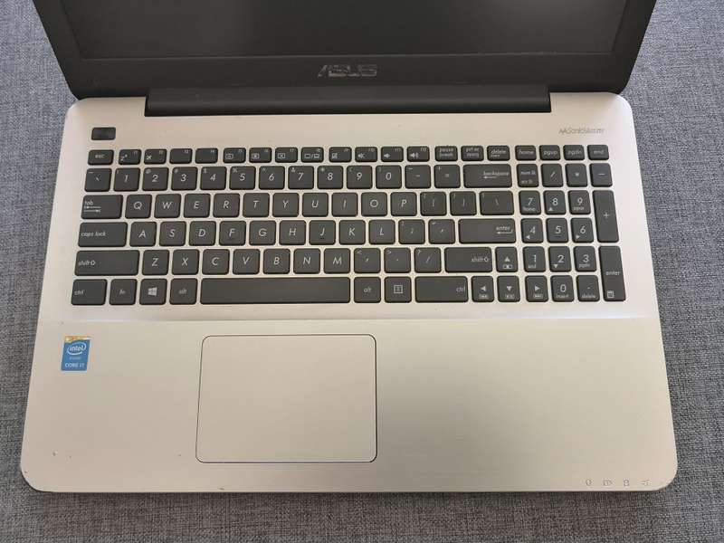 ASUS X555L 5TH GEN CORE i7-5500U 8GB RAM 500GB SSD 15.6"FULL-HD SCREEN