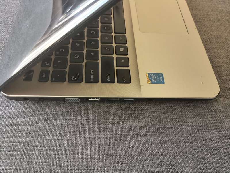 ASUS X555L 5TH GEN CORE i7-5500U 8GB RAM 500GB SSD 15.6"FULL-HD SCREEN