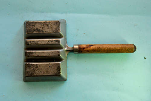 Tools - Lee lead mould for ½ lb & 1 lb lead blocks fine used .