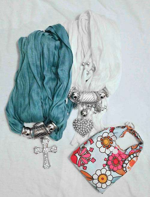 2x Jewel scarves plus gift