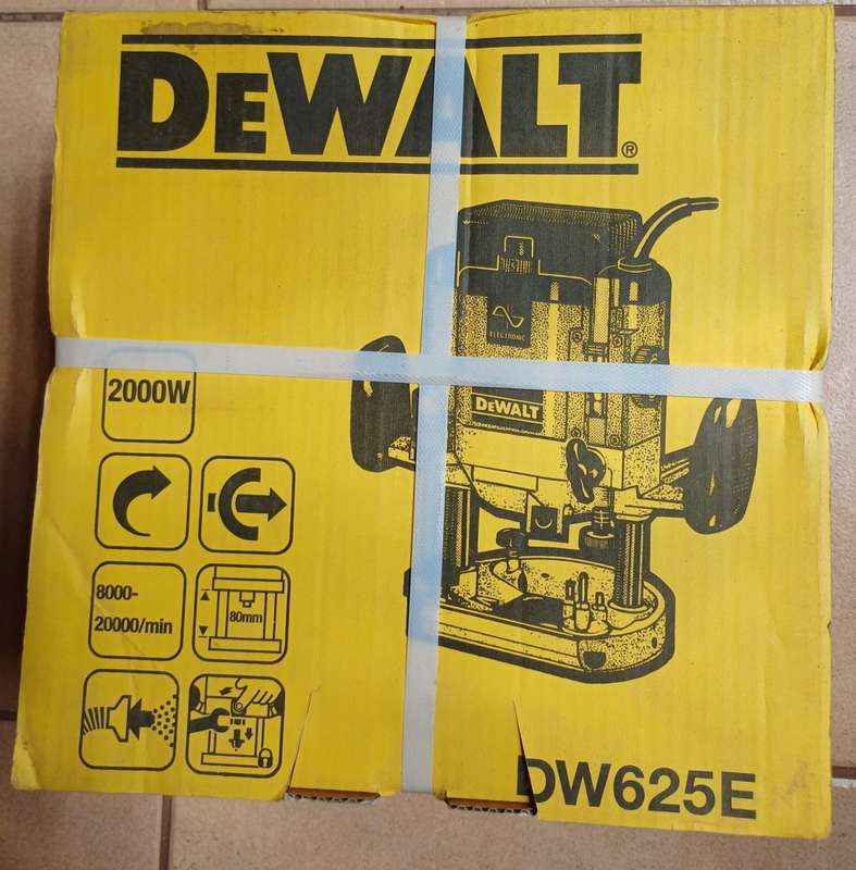 De Walt Router  DW625E -2000W