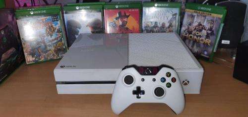PERFECT CHRISMAS GIFT - XBOX ONE WITH CONTROLLER AND 15 ORIGIONAL GAMES