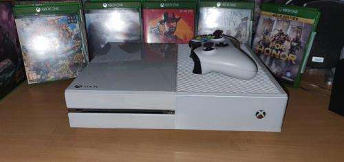 PERFECT CHRISMAS GIFT - XBOX ONE WITH CONTROLLER AND 15 ORIGIONAL GAMES