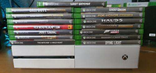 PERFECT CHRISMAS GIFT - XBOX ONE WITH CONTROLLER AND 15 ORIGIONAL GAMES