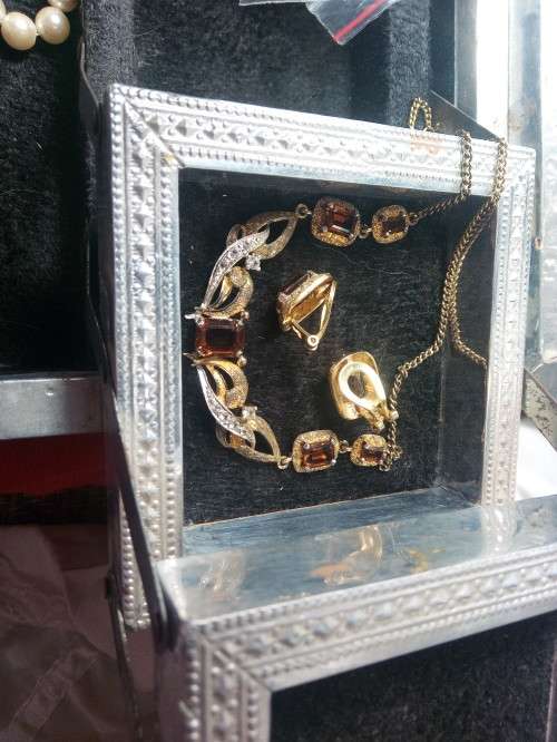 AMBER NECKLACE