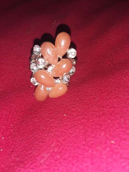 BEAUTIFUL Dress Ring with PEARLY GLASS BEADS