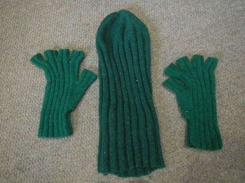 RHODESIAN GREEN BALACLAVA AND GLOVES