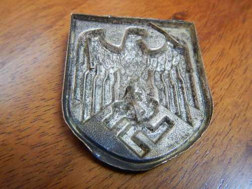 DAK TROPICAL HELMET BADGE #2 - ALL LUGS INTACT