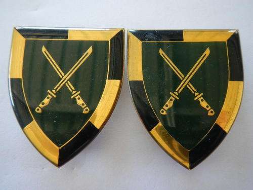 SA INFANTRY SCHOOL - PAIR OF SHOULDER FLASHES