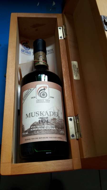 1974 Groot Trek Herdenkingsfees Muskadel 750ml in wooden oak box