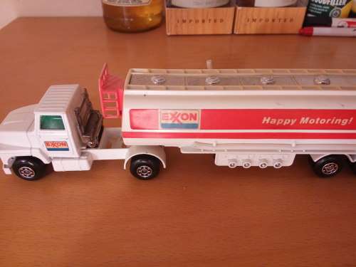 SUPER KINGS MATCHBOX K-16 ARTICULATED PETROL TANKER EXXON (1973)