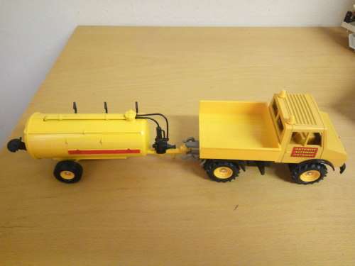 Britains 9885 Autoway Mercedes Benz Unimog with Alfa-Laval Vacuum Tanker Very Rare