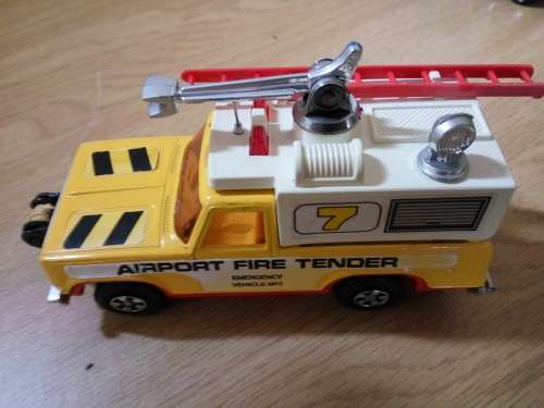 MATCHBOX TOYS PLYMOUTH TRAIL DUSTER AIRPORT FIRE TENDER K75