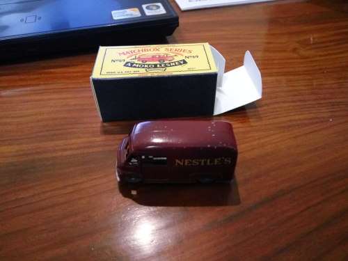 MATCHBOX LESNEY NO 69 Commer Nestles Van