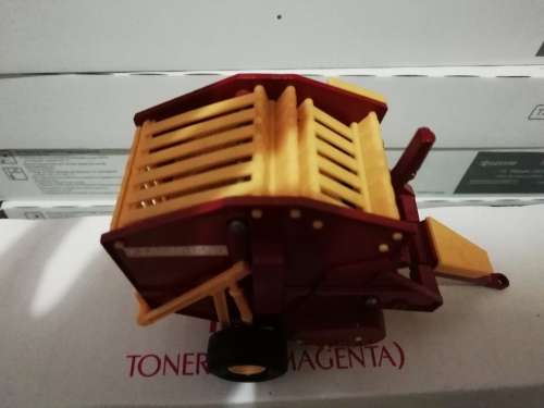 Britains Farm 9532 FARMHAND ROUND HAY BALER