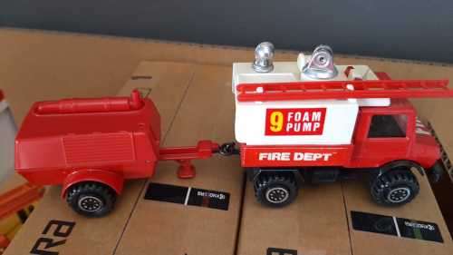VINTAGE MERCEDES UNIMOG FIRE DEPT FOAM TRUCK SET 1/43 SCALE 1978 LESNEY MATCHBOX