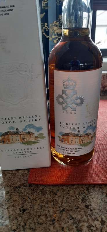 CHIVAS REGAL QUEEN ELIZABETH 11 SILVER JUBILEE 1977