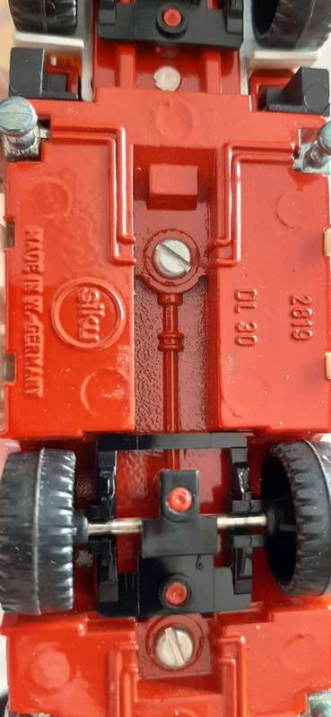 SIKU DL 30 FIRE ENGINE