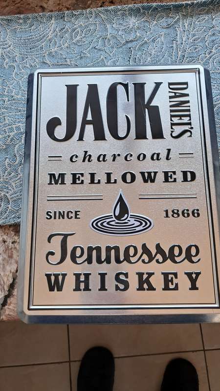 Jack Daniels Tin With No 7 and glasses