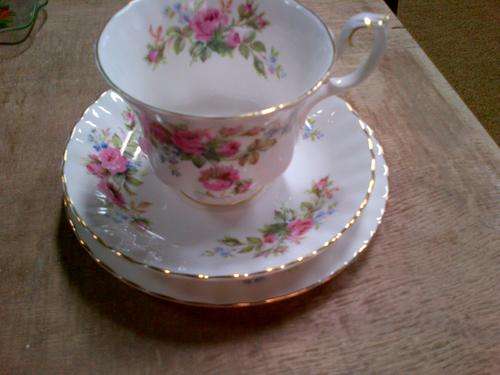 Royal Albert "Moss Rose" Trio