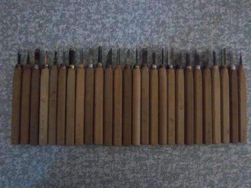 26 Woodcarving tools - see description for details