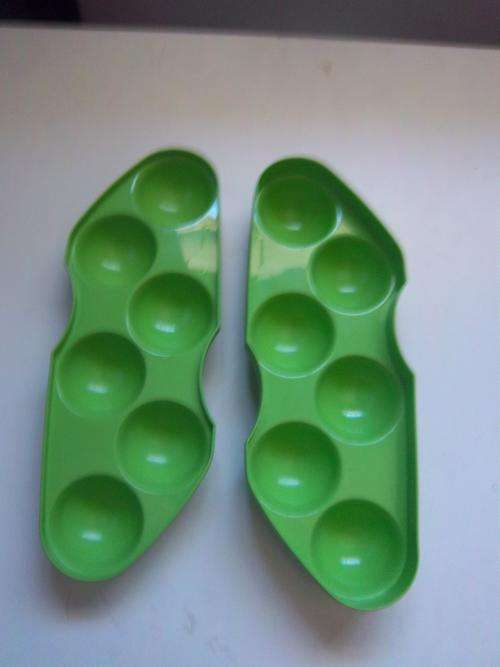Tuppeware holder for 6 eggs - Green
