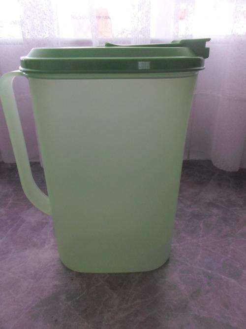 2 Liter Green Tupper Jug with Lid and Free Gifts