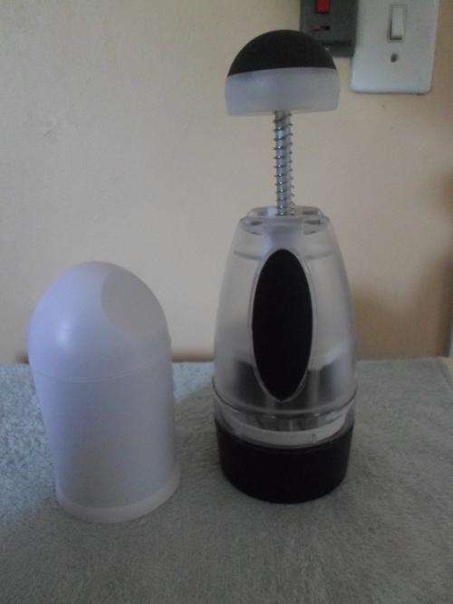 Twista Chop and Go and Free Power Grater - Instantly chops food - New