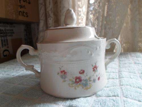 Stunning Huguenot Royale Sugar Bowl With Lid - Mint Condition