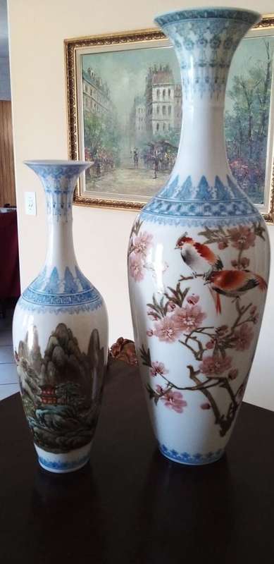 2 x Oriental vases