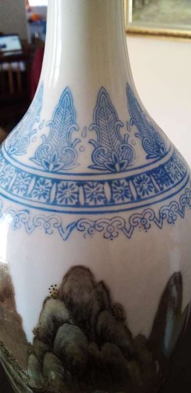 2 x Oriental vases