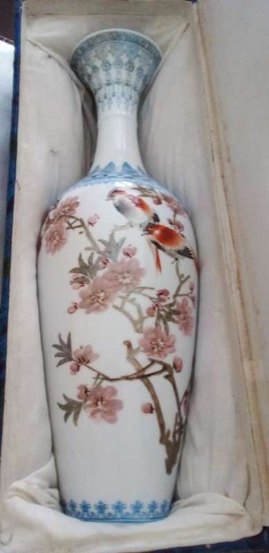 2 x Oriental vases