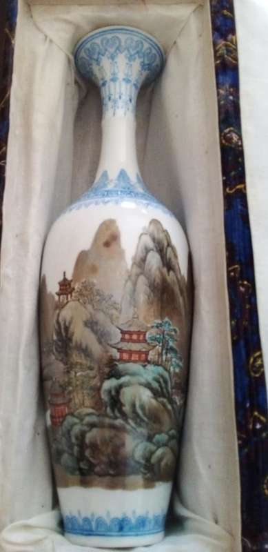 2 x Oriental vases