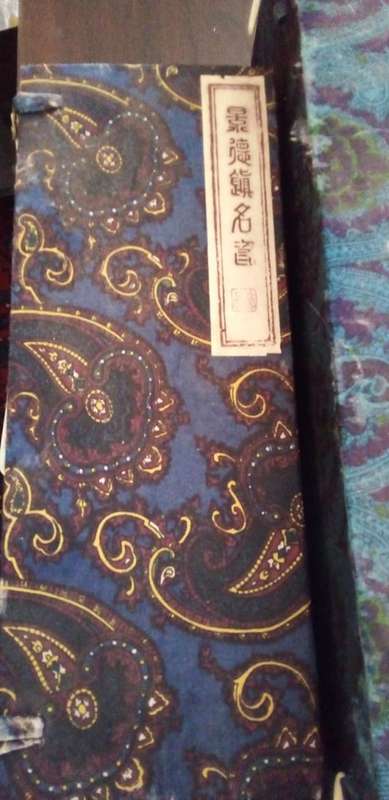 2 x Oriental vases
