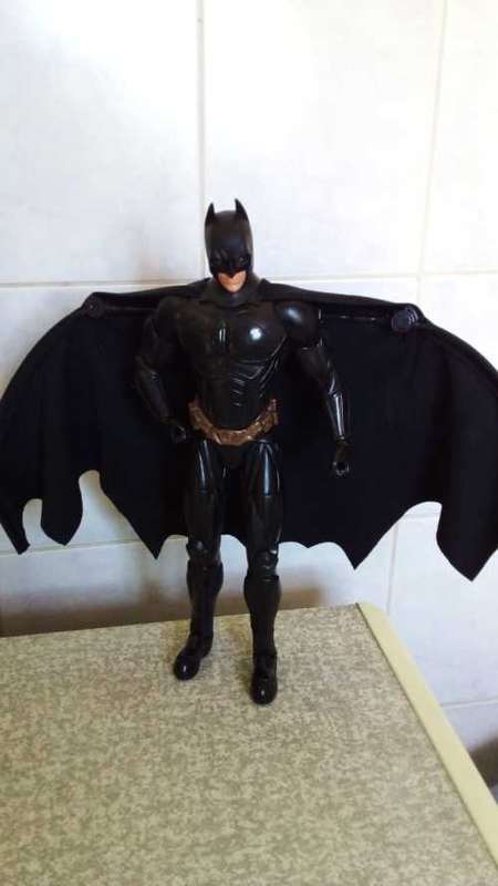 SUPERB! A Genuine DC Comics Batman with Retractable Cape. 35cm!
