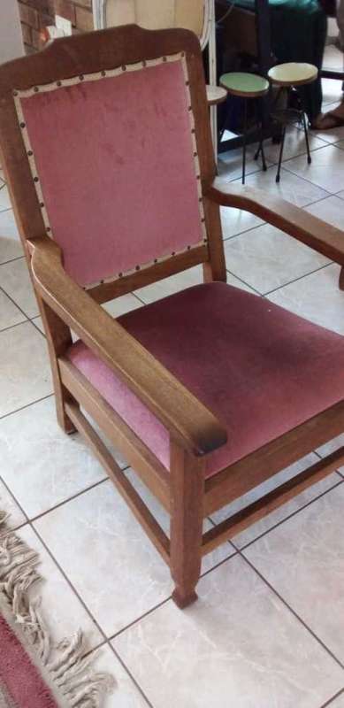Desk/Lounge Chair (READ DESCRIPTION)