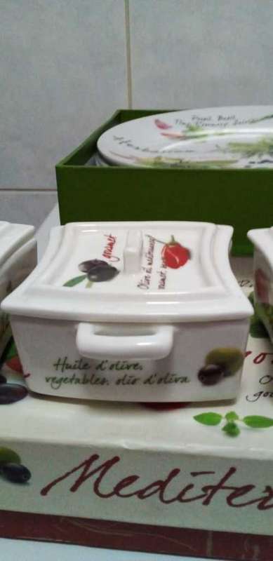 Easy life Mediterraneo 20 Piece Serving Set worth over R2000 (READ DESCRIPTION)