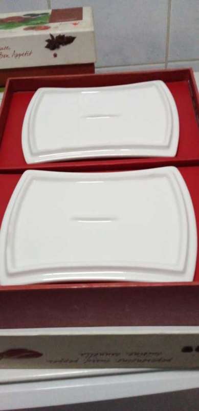 Easy life Mediterraneo 20 Piece Serving Set worth over R2000 (READ DESCRIPTION)